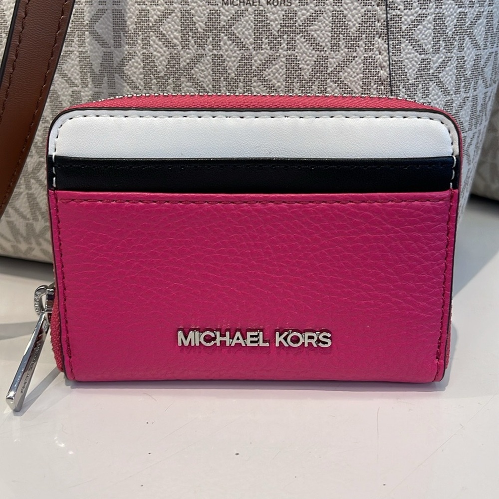 Michael Kors Jet Set Travel Md Zip Around Color-Block Wallet 
DRAGONFRUIT MULTI - Picture 3 of 16